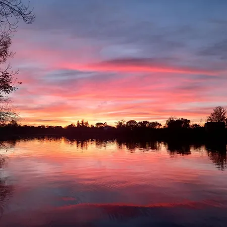 Au Bord Du Tarn Avec Ponton Et *