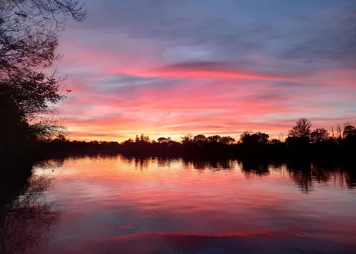 Au Bord Du Tarn Avec Ponton Et *